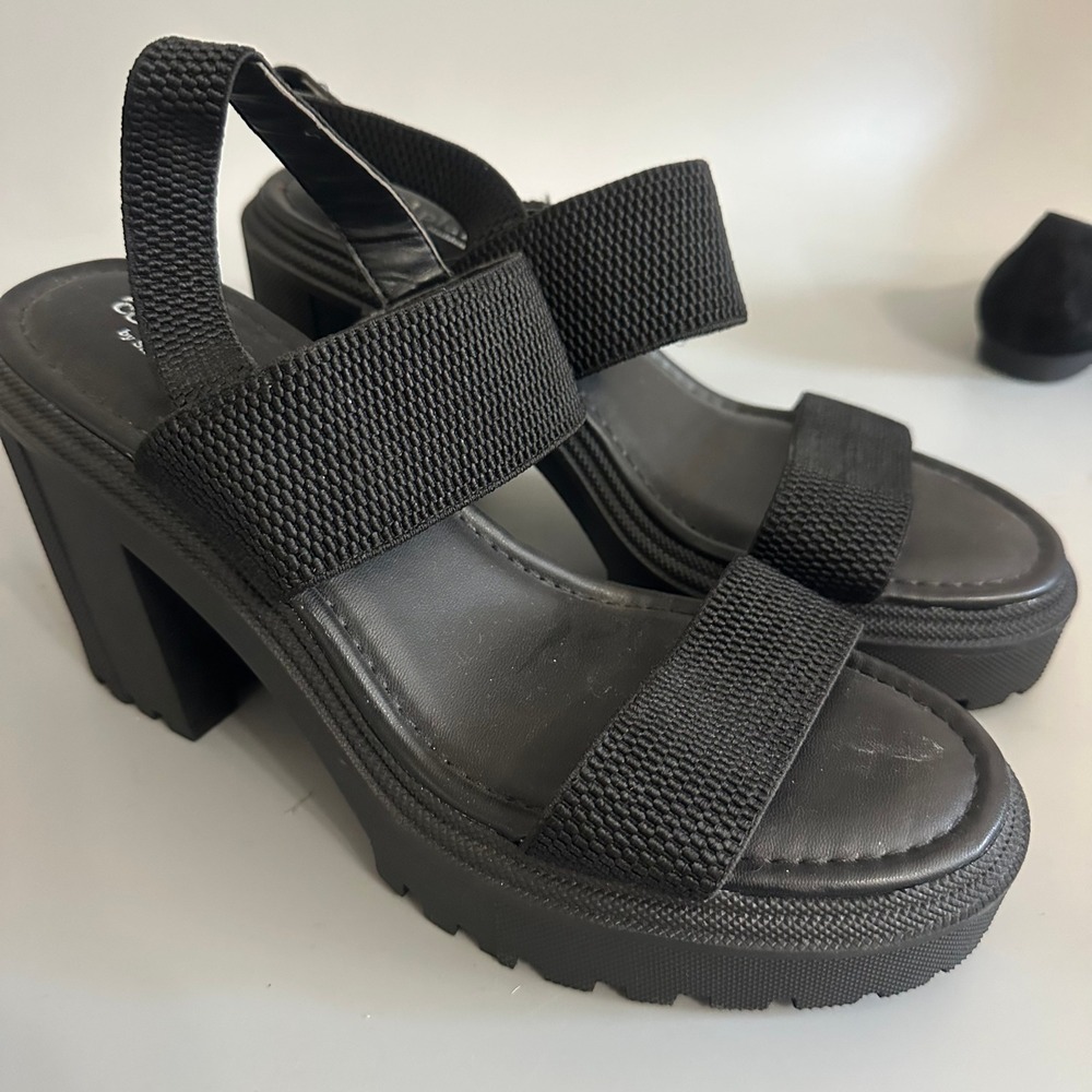 Cool Planet by Steve Madden Stem Black Platform Lug Sole Sandals Womens 10M